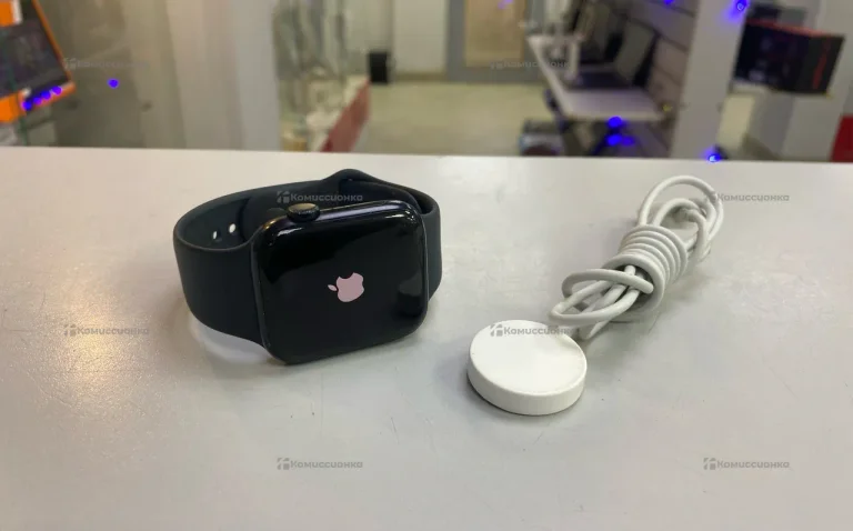 Часы  Apple Watch SE 2 44mm