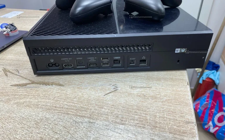 Приставка Игровая приставка Xbox One Console
