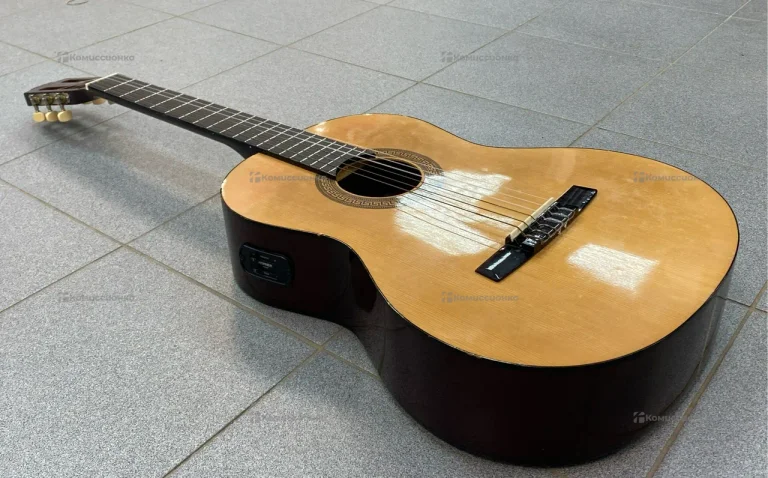 Гитара Hohner HC06