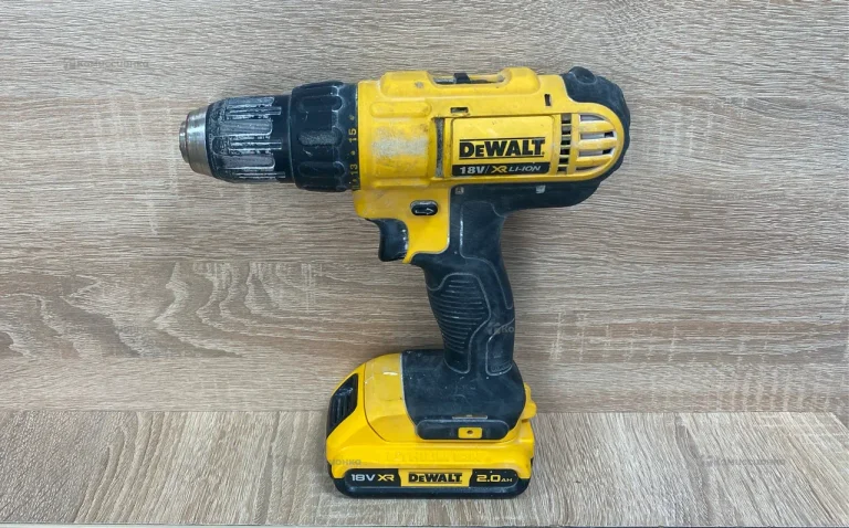 Аккумуляторный дрель-шуруповерт DeWalt DCD771