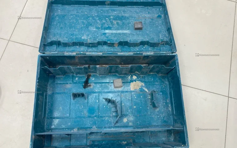 Отбойный молоток Makita HM1203C