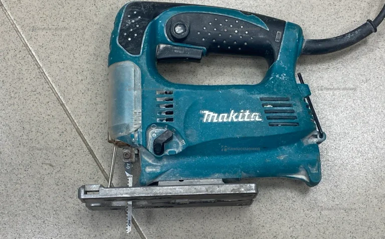 Электрический лобзик Makita 4329