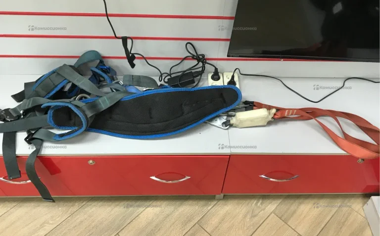 Комплект ЗУБР пятиточечный страховочный пояс + стр