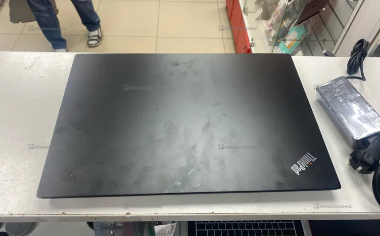 Ноутбук  Lenovo e585
