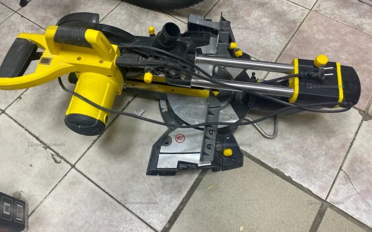 Торцовочная пила Stanley Fatmax FME721