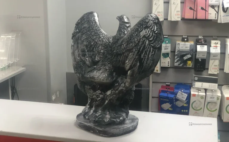 Статуэтка орла