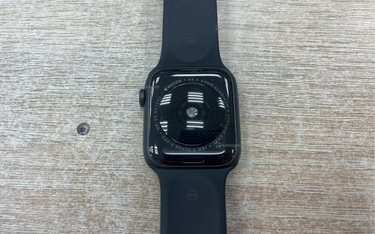 Часы  Apple Watch SE