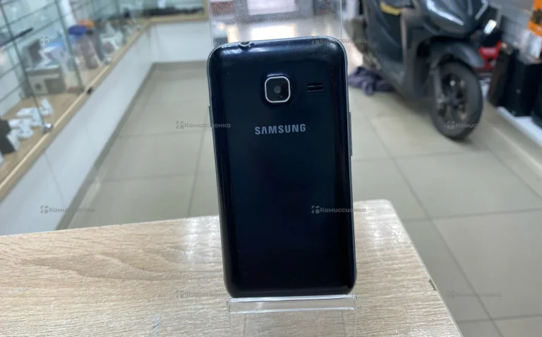 Samsung Galaxy J1 1/8 ГБ