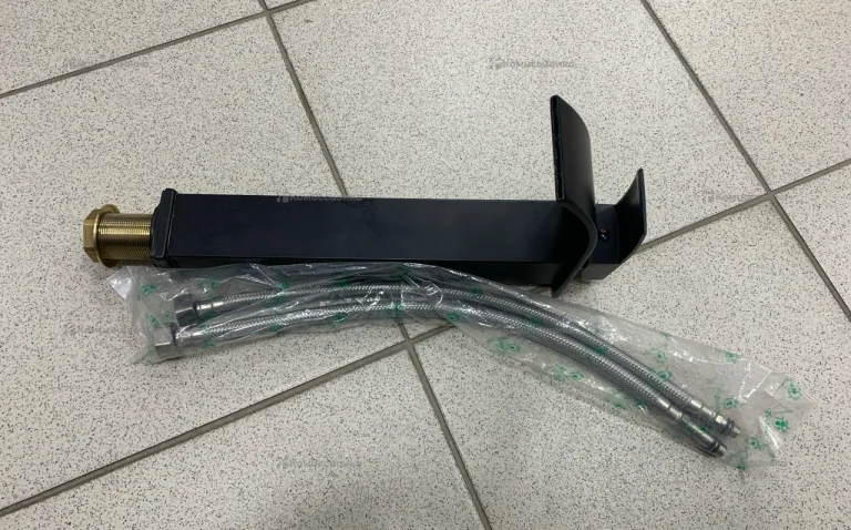 Смеситель для ванной черный