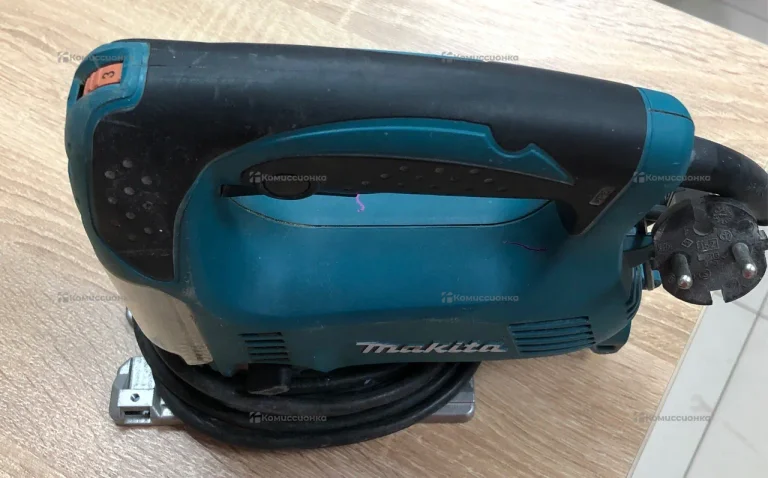 Электрический лобзик Makita 4329