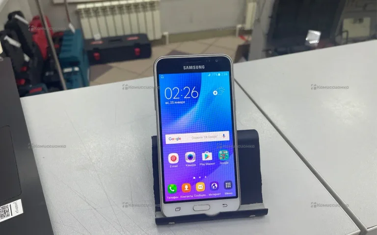 Samsung Galaxy J3 (2016) 2/16 ГБ