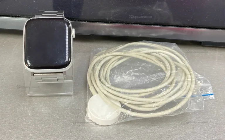 Часы  Apple Watch SE 44mm