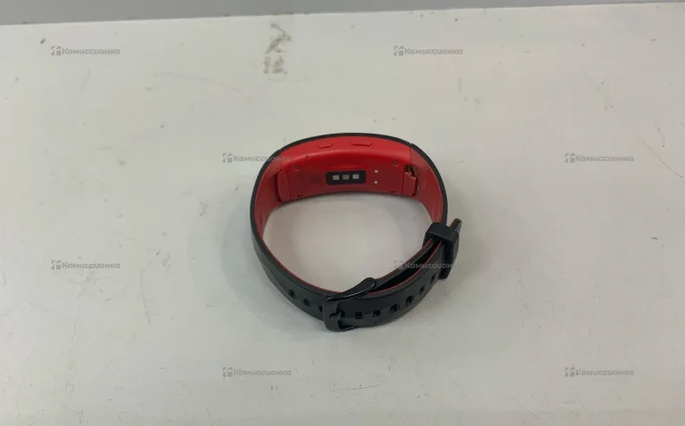 Часы  Samsung gear fit2 pro
