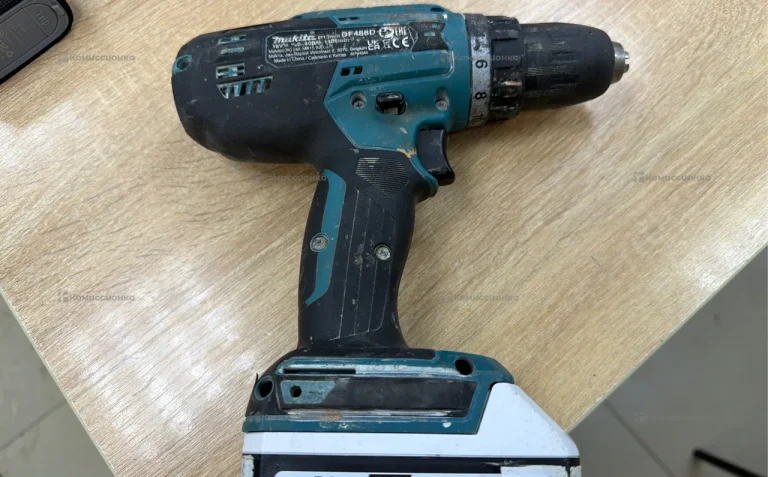 Аккумуляторная дрель-шуруповерт Makita DF488D