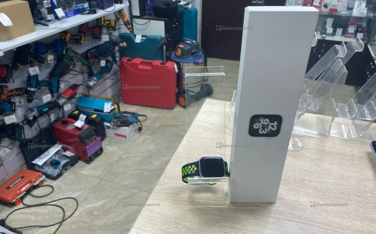 Часы  Apple Watch SE 2020