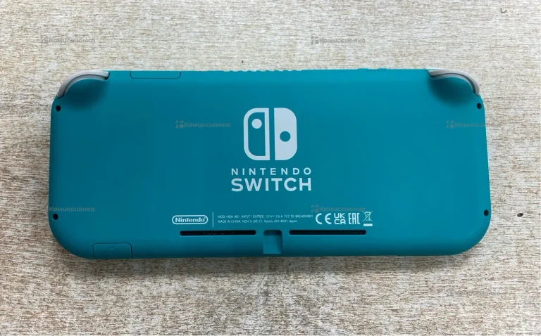 Приставка Nintendo Switch lite..