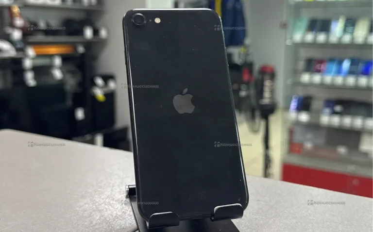 Apple iPhone SE (2020) 3/64 ГБ