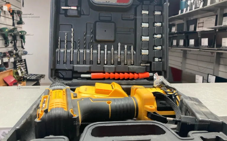 Дрель-шуруповерт DeWALT