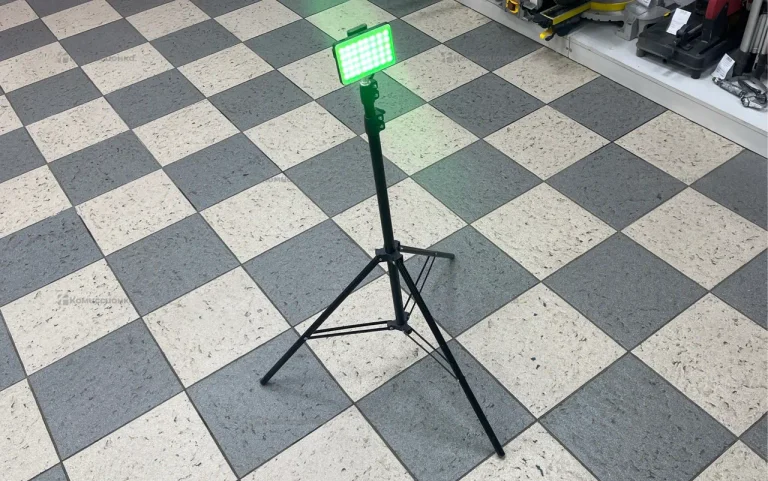 Светодиодный RGB светильник со штативом