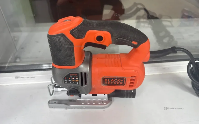 Лобзик BLACK+DECKER BES610