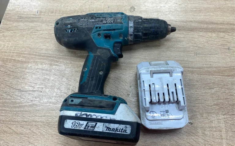 Аккумуляторная дрель-шуруповерт Makita DF488DWE