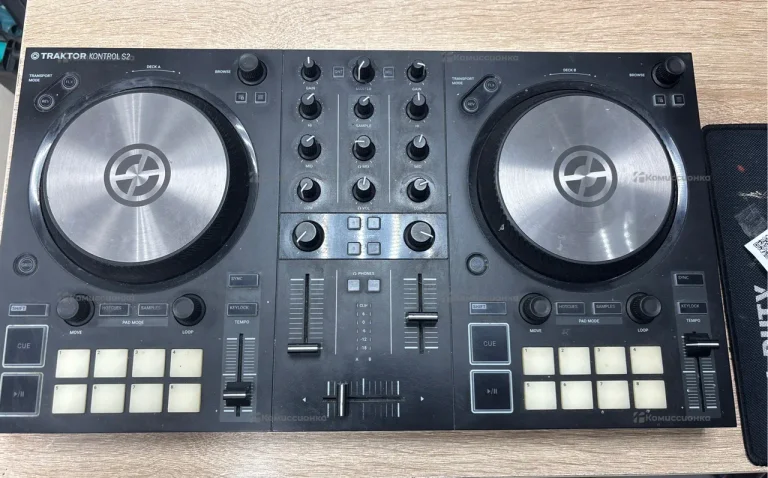 Микшерный пульт Traktor Kontrol S2