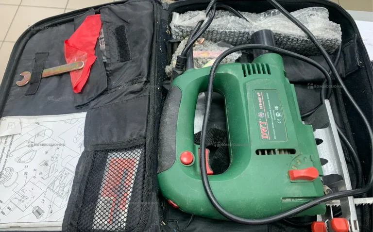 Электролобзик DWT STS-650 VP