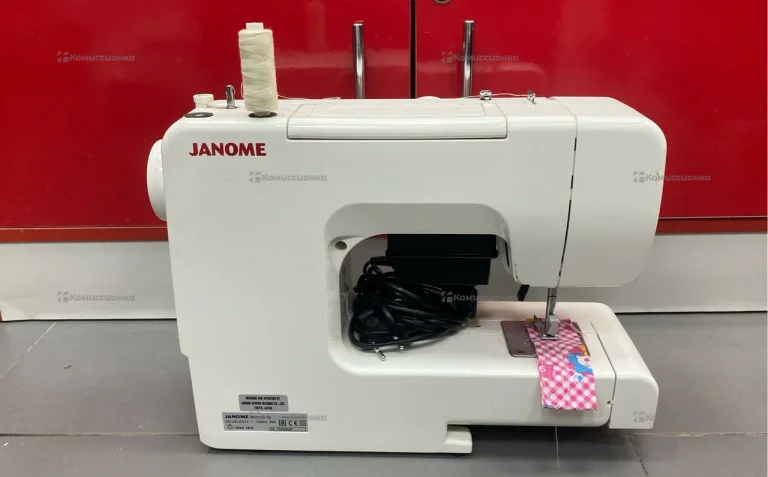 Швейная машина  Janome s-19