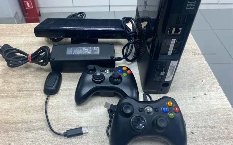 Приставка Xbox360 e+ kinetic ( 2 джойстика)