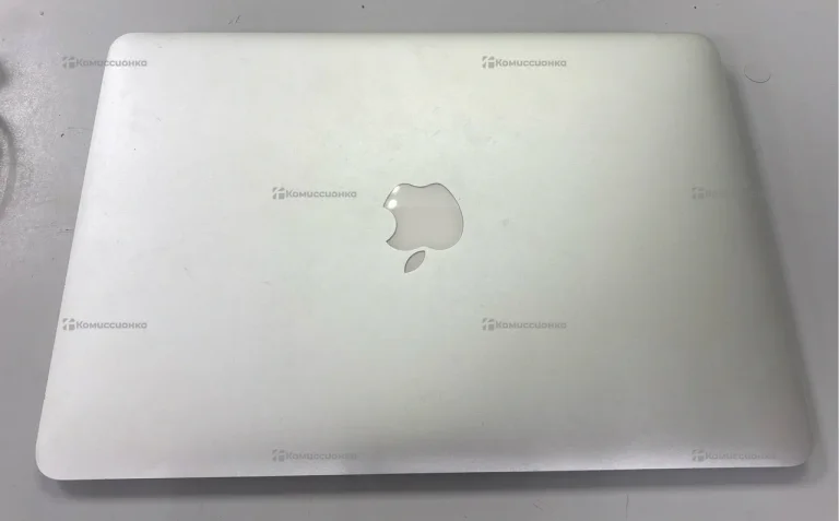 Apple macbook 13inch 2015