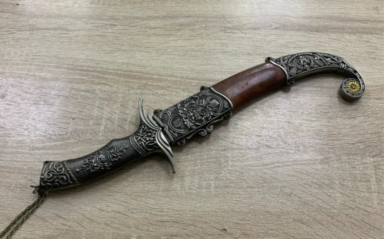 Кинжал