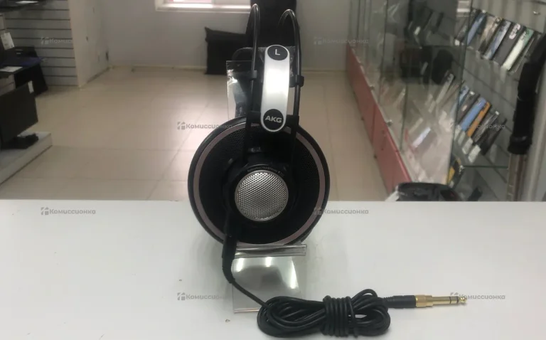 Студийные наушники AKG K702