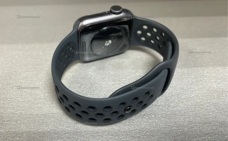 Часы Apple Watch SE 40mm Nike Series