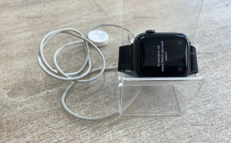 Часы  Apple Watch Series 4 44mm