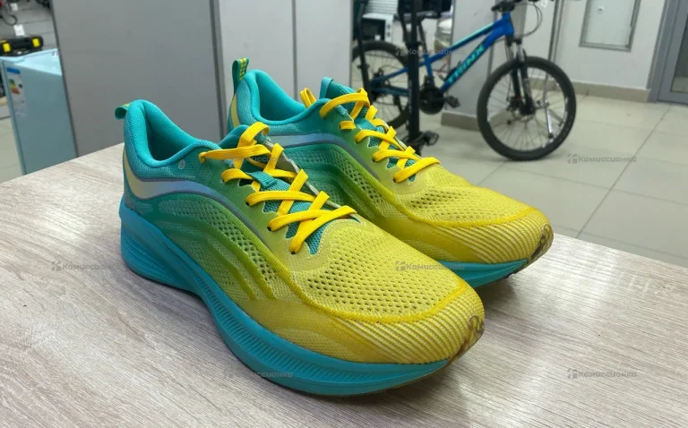 Кроссовки 44 р.