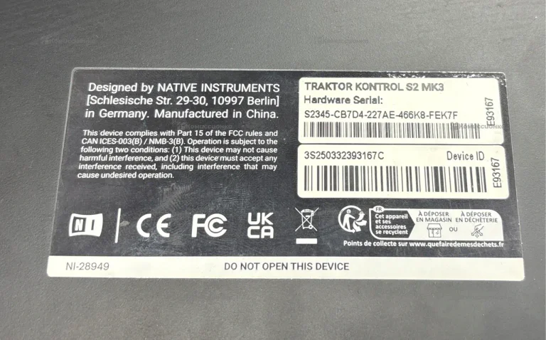 Микшерный пульт Traktor Kontrol S2