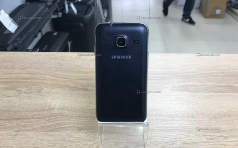 Samsung Galaxy J1 1/8 ГБ