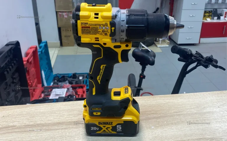 Дрель-шуруповерт DeWALT DCD805P2T