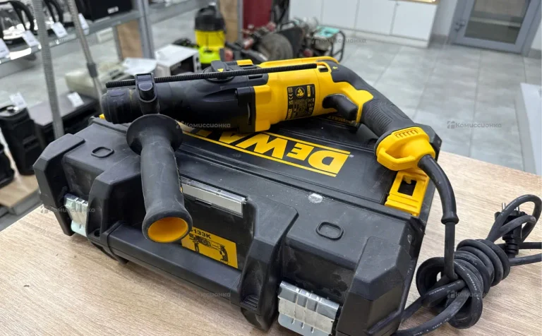 Перфоратор Dewalt D25133