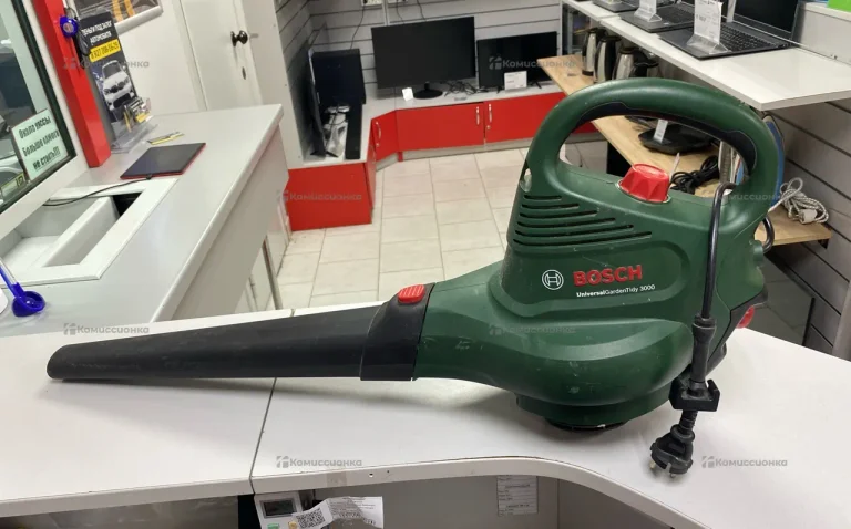 Воздуходувка Bosch UniversalGardenTidy 3000