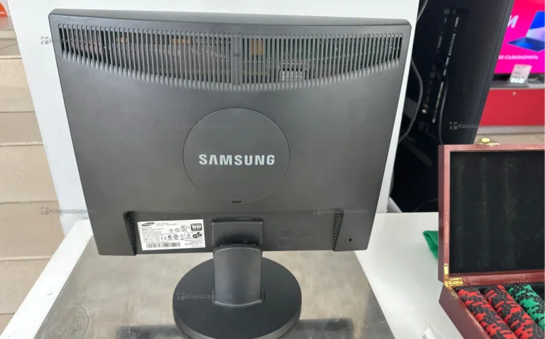 Монитор Samsung SyncMaster 943N