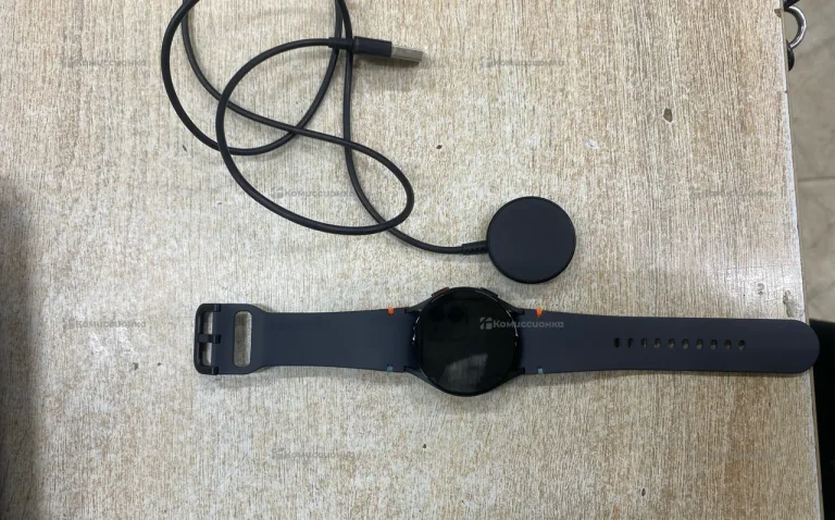 Часы  Samsung Galaxy Watch FE 40mm