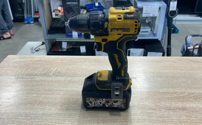 Аккумуляторная дрель-шуруповерт DeWALT DCD708N