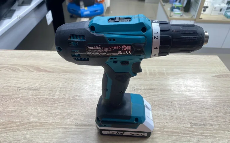 Аккумуляторная дрель-шуруповерт Makita DF488D