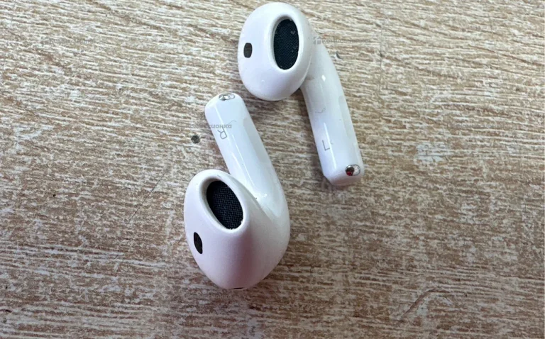 Наушники  AirPods 4