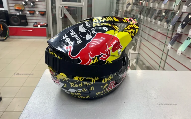 Шлем Red Bull