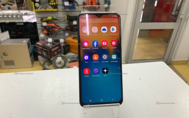 Samsung Galaxy A20 3/32 ГБ