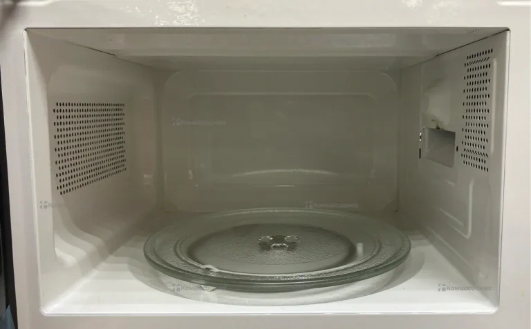 Микроволновая печь  Hotpoint MWHA 101