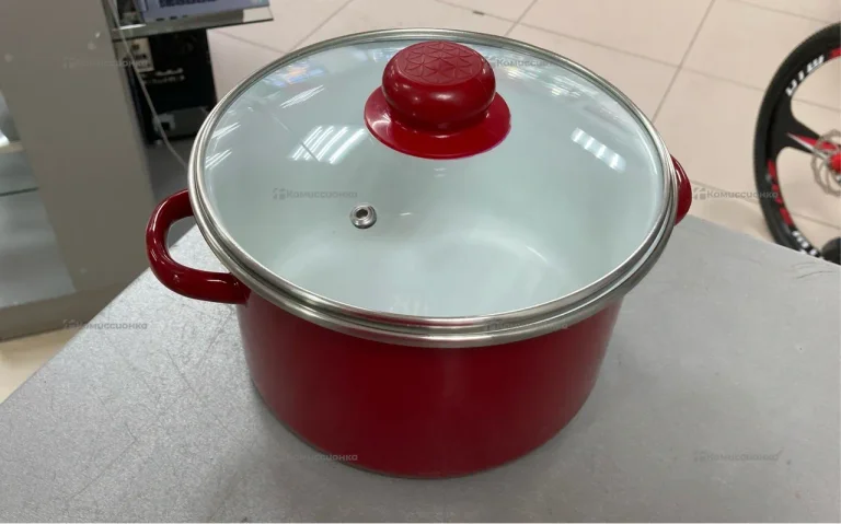 Кастрюля эмалированная красная