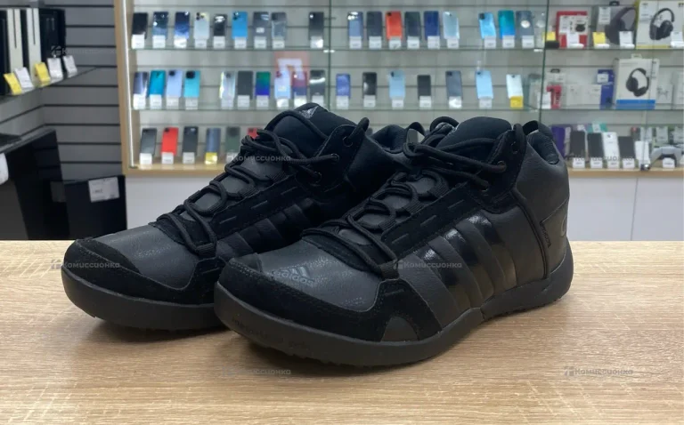 Зимние кроссовки adidas 41